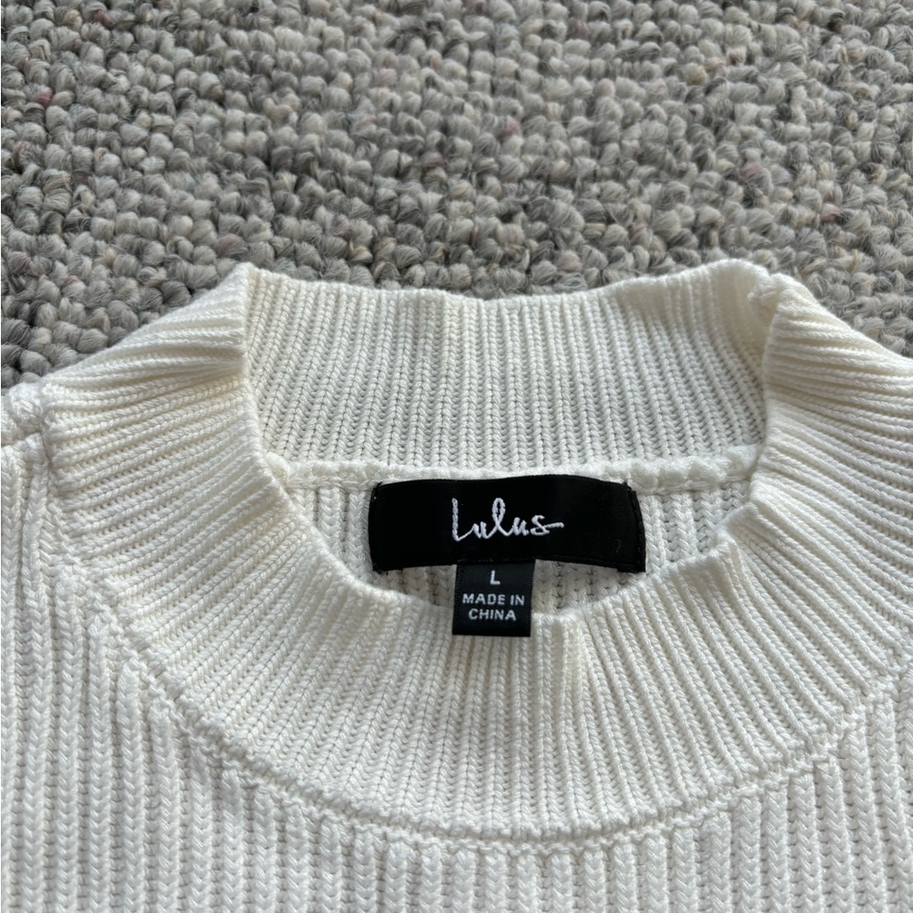Lulus NEVER BEEN WORN large mock neck sweater.